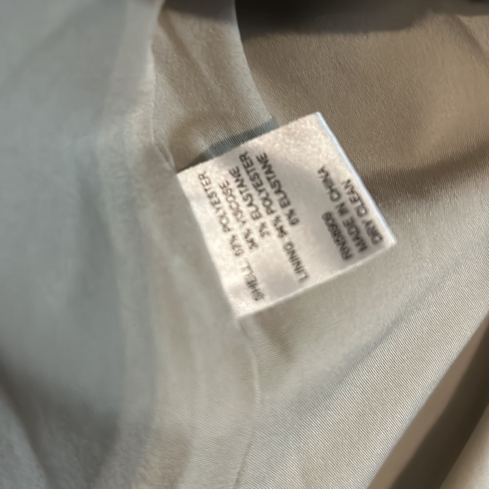 Antonio Melani Fitted Blazer Single Breasted Peak Notch collar. Size 8 - Picture 3 of 4